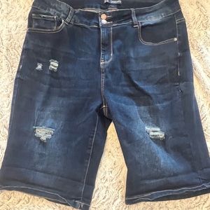 Women’s Bermuda shorts